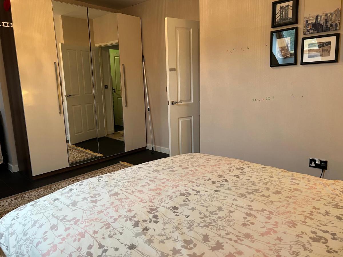 Sheffield City Centre , Free Wifi & Parking - Private Room - Shared House Eksteriør bilde