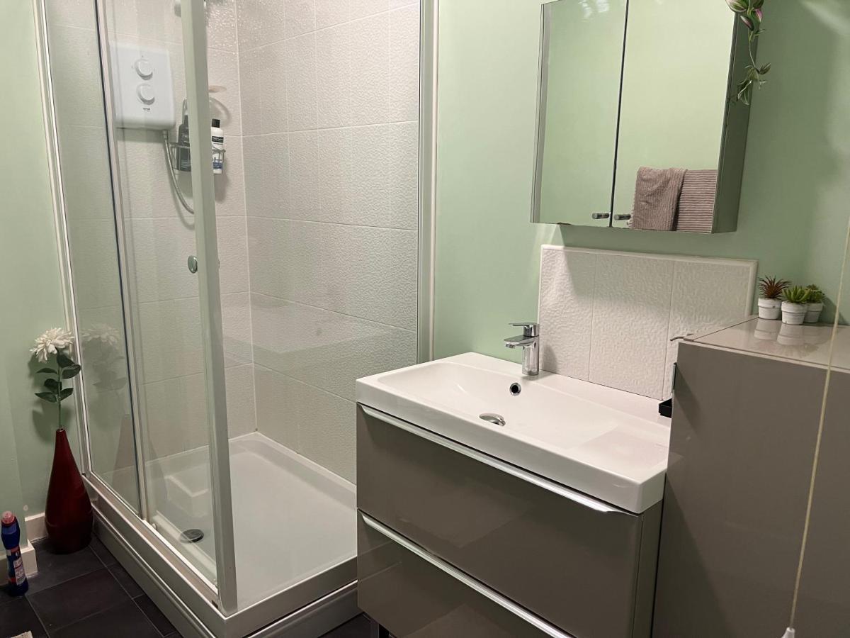 Sheffield City Centre , Free Wifi & Parking - Private Room - Shared House Eksteriør bilde
