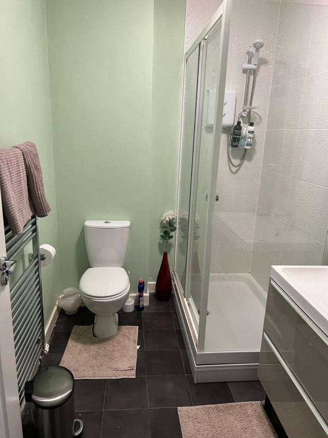 Sheffield City Centre , Free Wifi & Parking - Private Room - Shared House Eksteriør bilde